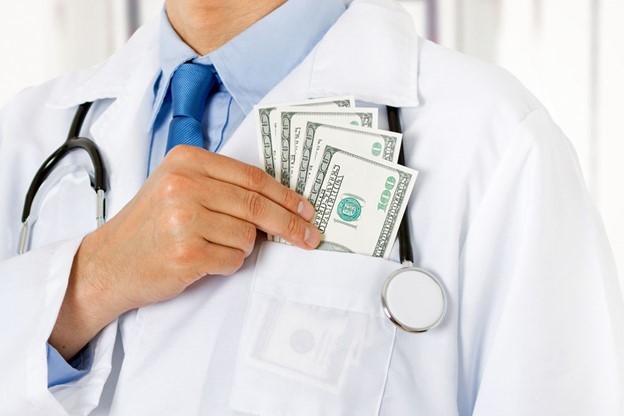 میزان درآمد کار پزشکی در عمان